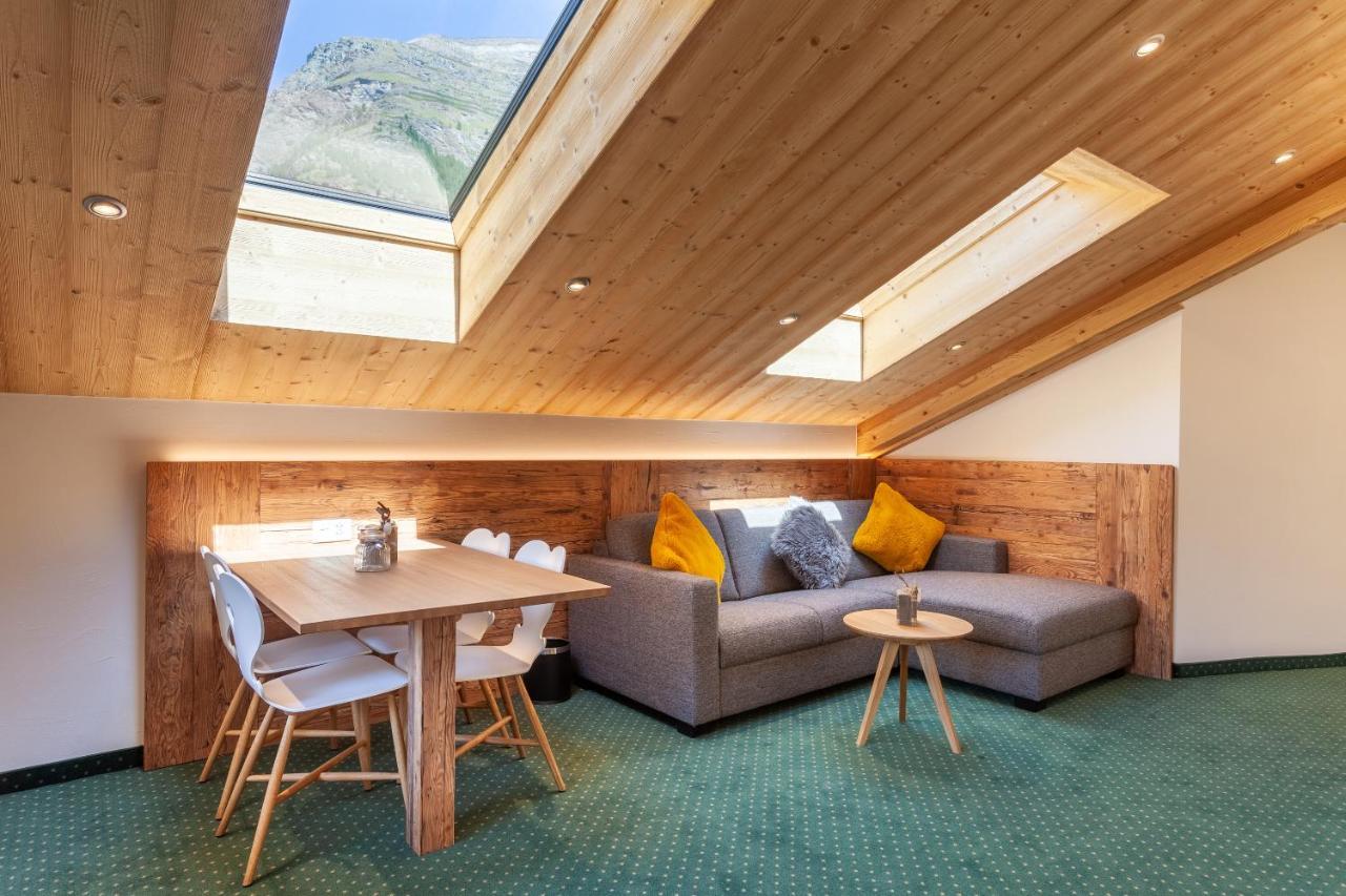 Hotel Jaegerhof Zermatt Exterior photo